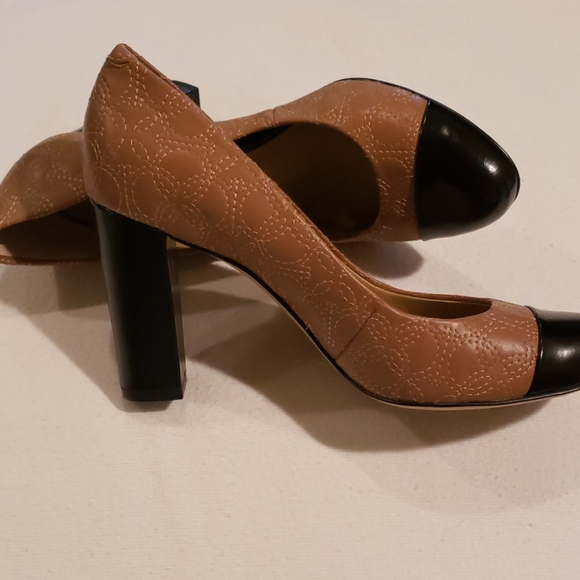 Ann Taylor Pump - Picture 5 of 5